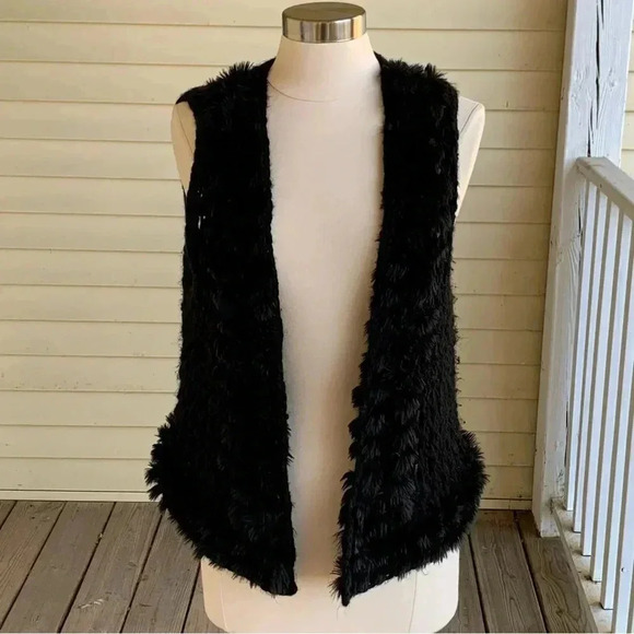 Chicos 1 Wool Blend Crochet Sweater Vest Faux Fur Trim Medium Open Weave Black - Picture 1 of 7